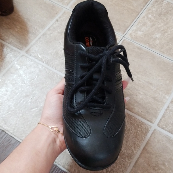 payless non slip shoes